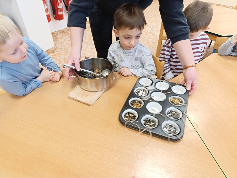 Zeleňásci - Huboval vrabčák na zimu