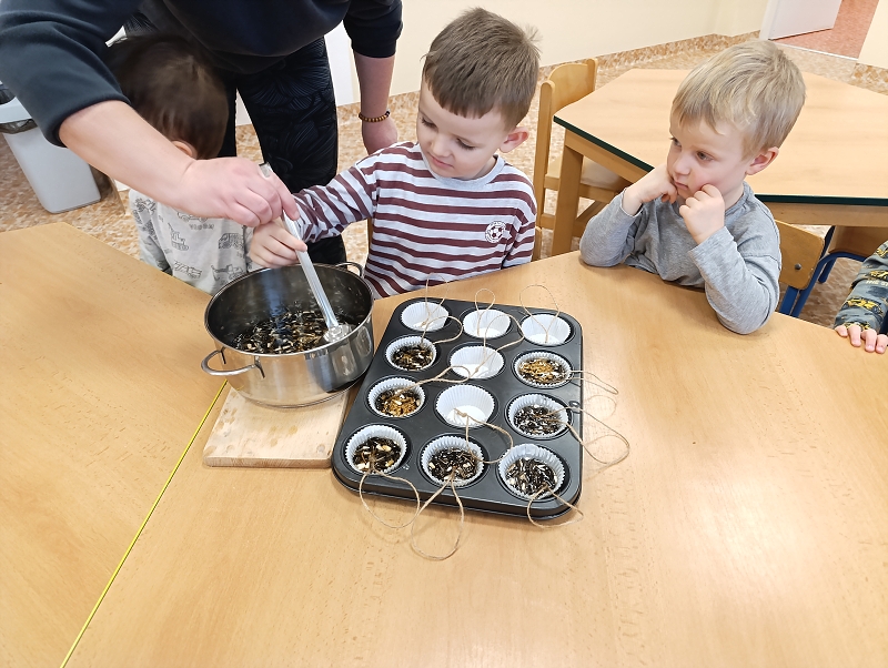 Zeleňásci - Huboval vrabčák na zimu