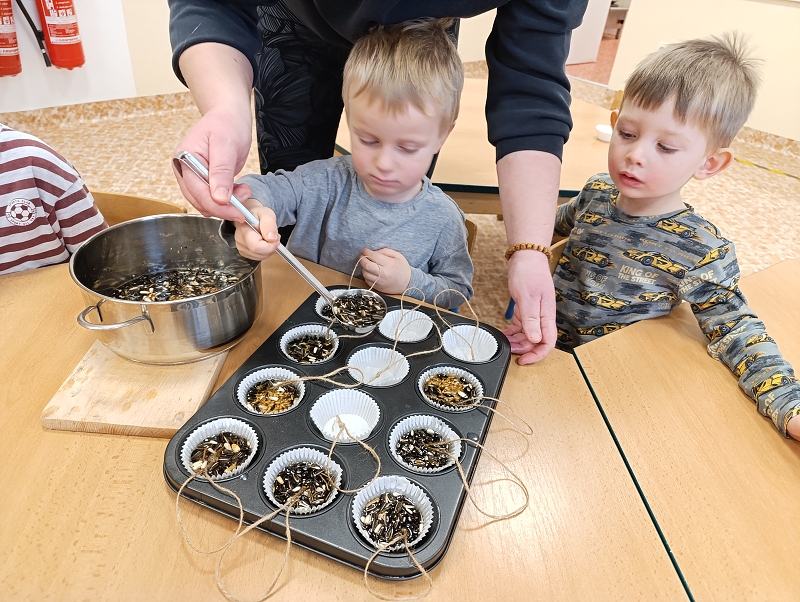 Zeleňásci - Huboval vrabčák na zimu
