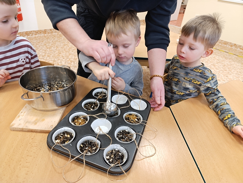 Zeleňásci - Huboval vrabčák na zimu