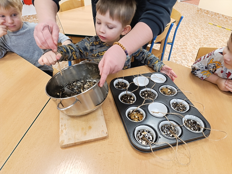 Zeleňásci - Huboval vrabčák na zimu