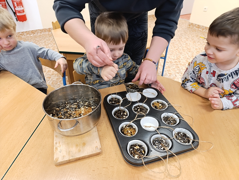 Zeleňásci - Huboval vrabčák na zimu