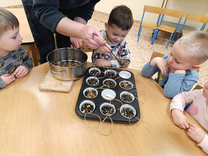 Zeleňásci - Huboval vrabčák na zimu