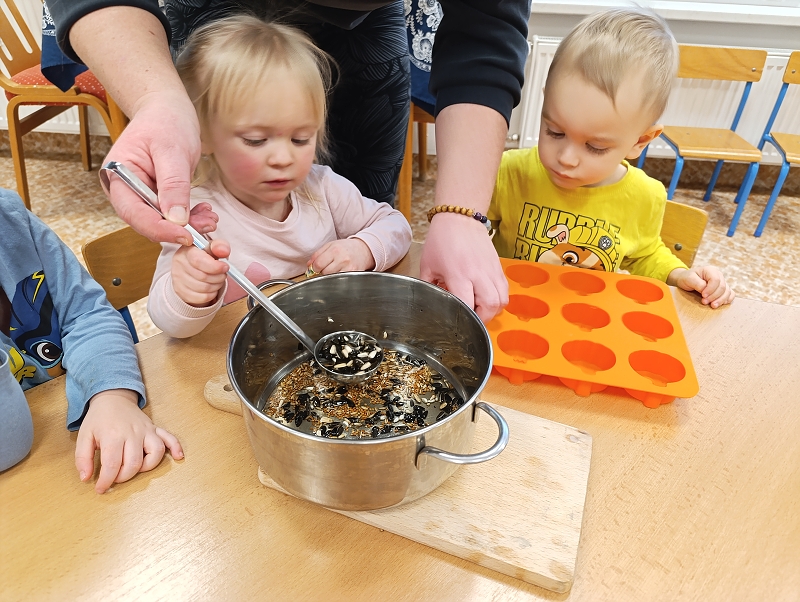 Zeleňásci - Huboval vrabčák na zimu