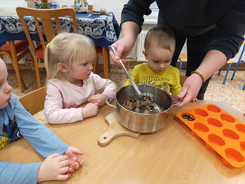 Zeleňásci - Huboval vrabčák na zimu