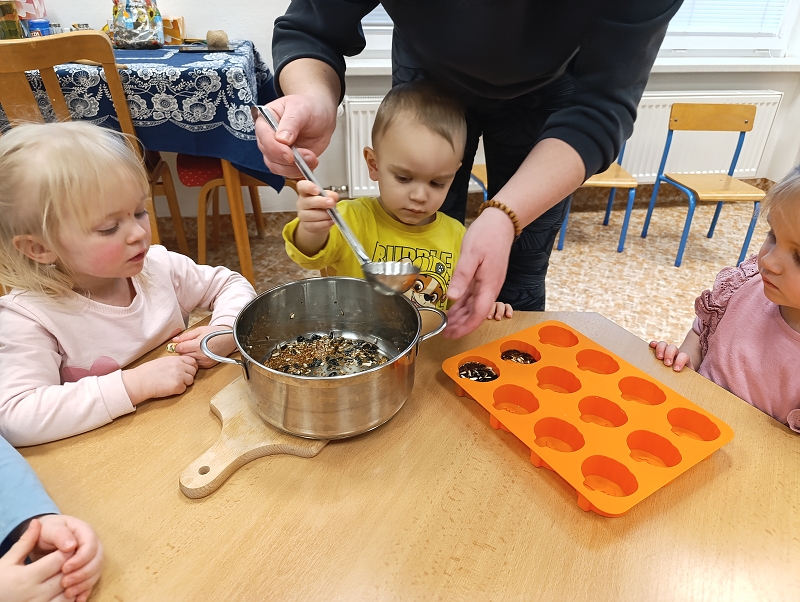 Zeleňásci - Huboval vrabčák na zimu