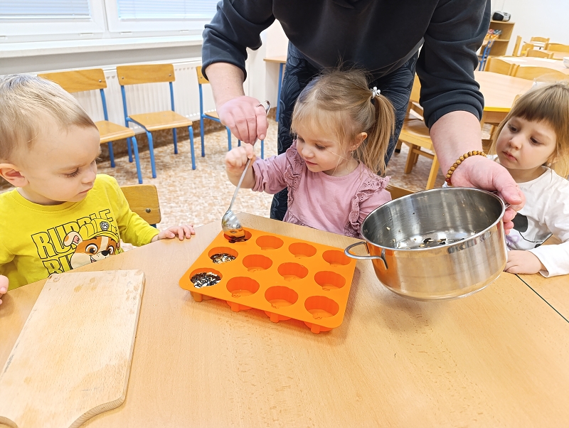 Zeleňásci - Huboval vrabčák na zimu