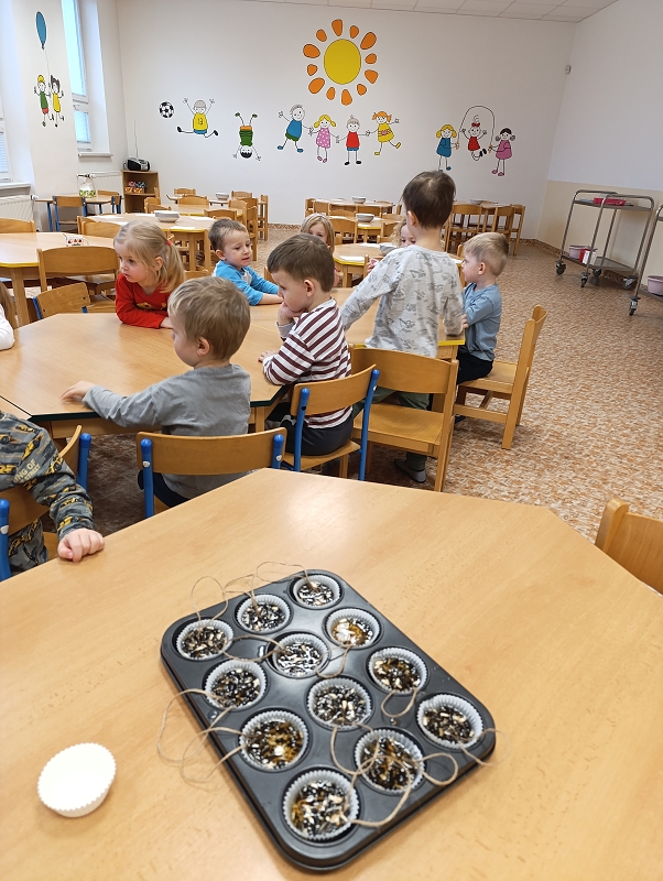 Zeleňásci - Huboval vrabčák na zimu