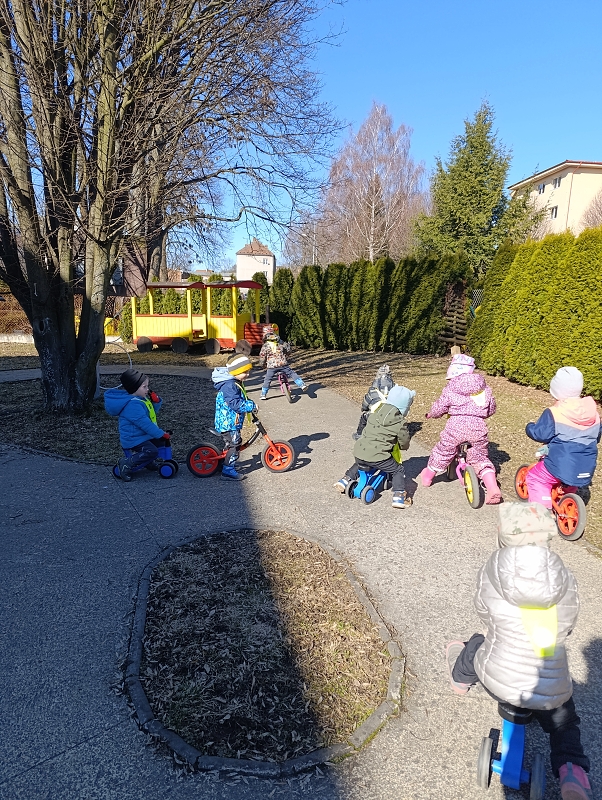 Zeleňásci - Březen za kamna vlezem