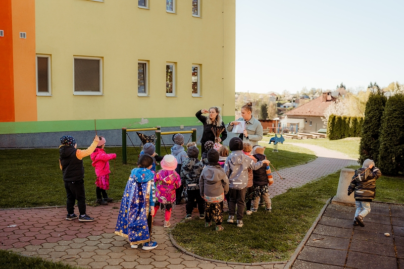 ZELEŇÁSCI na čarodějnickém reji