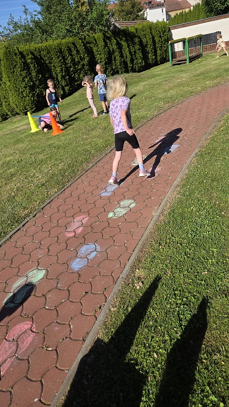 Žluťásci sportují na školní zahradě