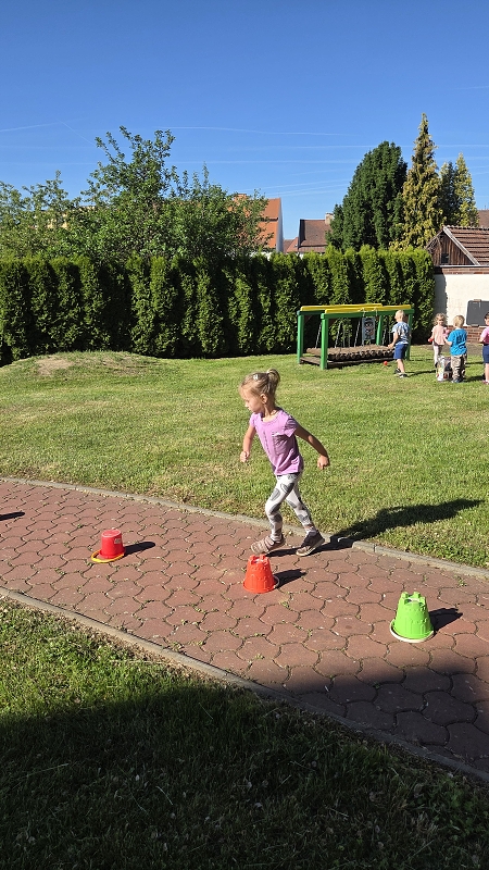 Žluťásci sportují na školní zahradě