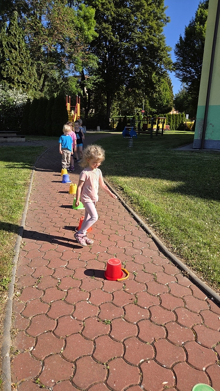 Žluťásci sportují na školní zahradě