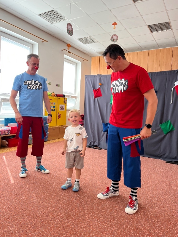 MŠ Korálky - Kouzelný kabaret M. Řezníčka