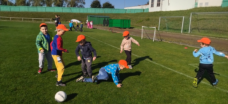 Sportovní dopoledne s fotbalisty - Opičky