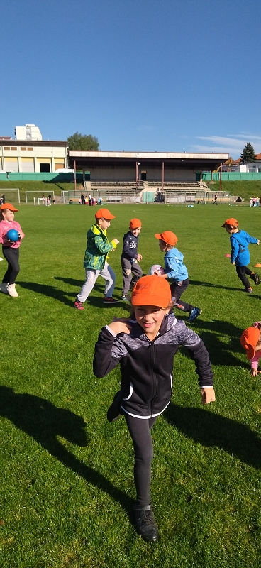Sportovní dopoledne s fotbalisty - Opičky