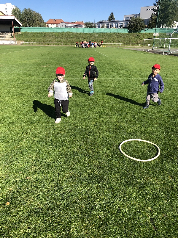 Sportovní dopoledne s fotbalisty - Broučci