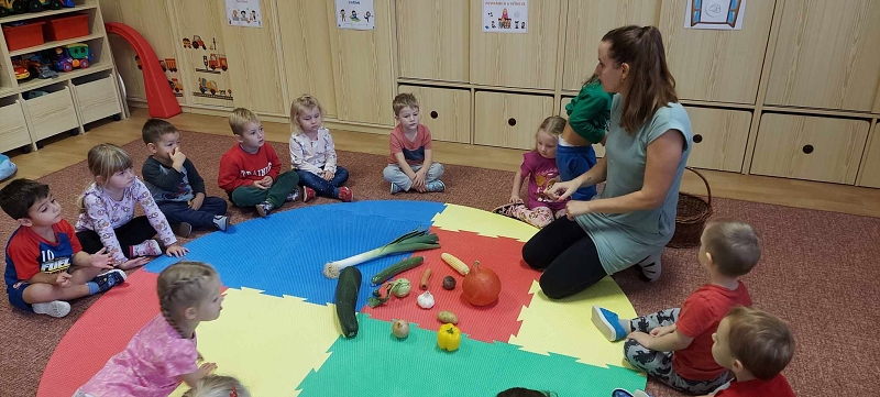 Broučci poznávají ovoce a zeleninu
