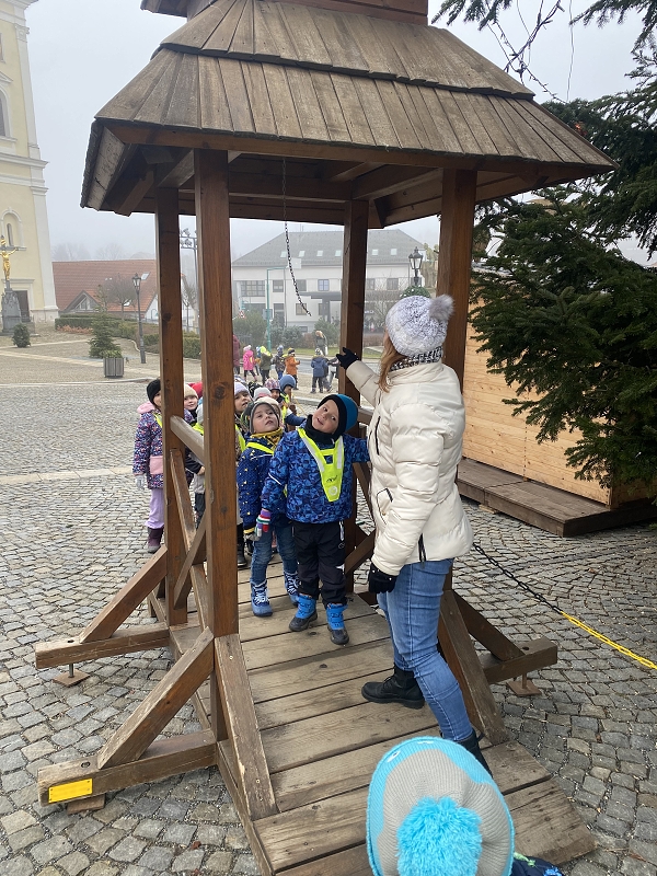 Vycházka ke stromečku na náměstí - Opičky