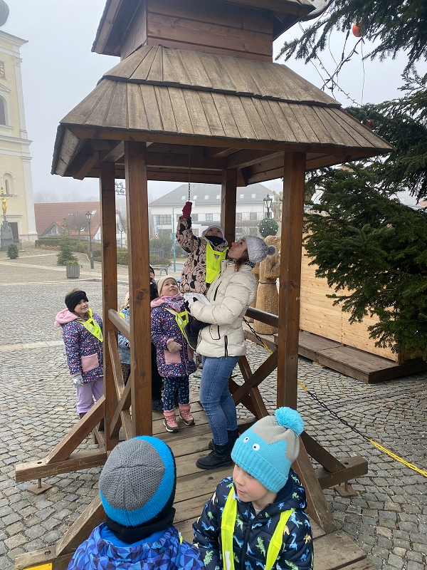Vycházka ke stromečku na náměstí - Opičky