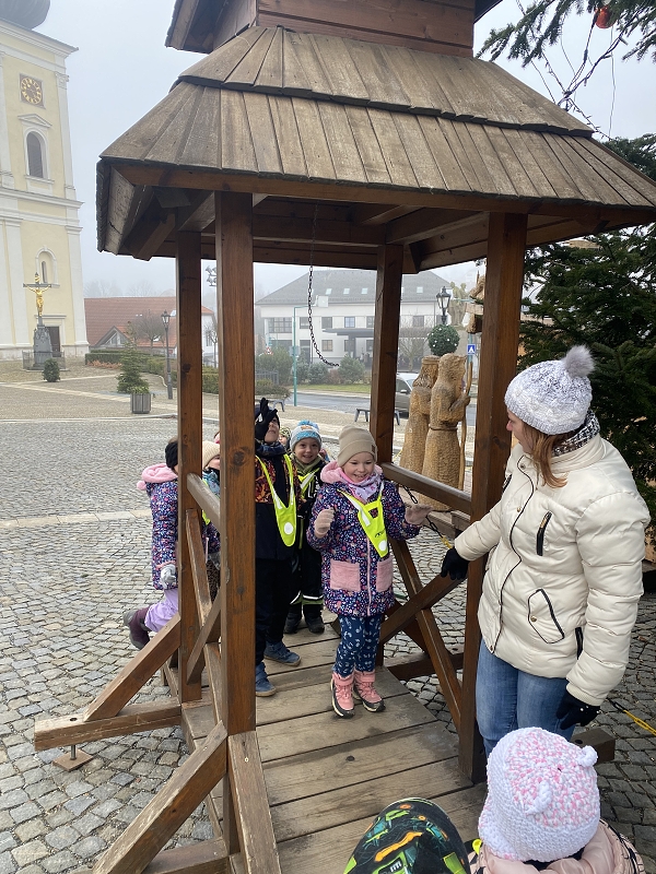 Vycházka ke stromečku na náměstí - Opičky