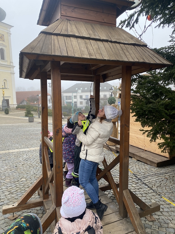 Vycházka ke stromečku na náměstí - Opičky