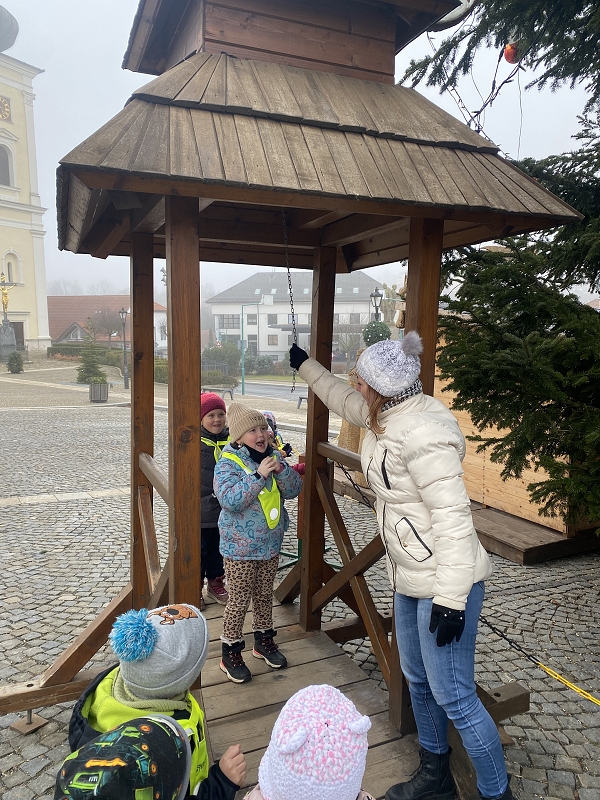 Vycházka ke stromečku na náměstí - Opičky