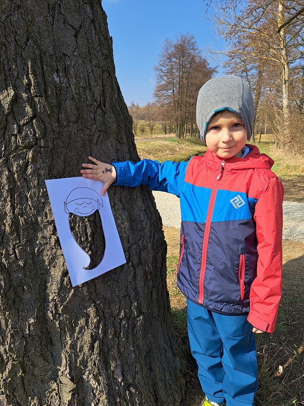 Půldenní vycházka za jarními květinkami - Veverky