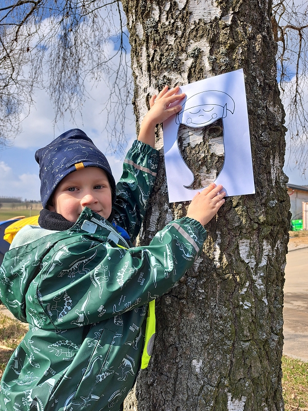 Půldenní vycházka za jarními květinkami - Veverky