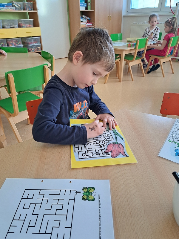 Veverky a jarní květinky