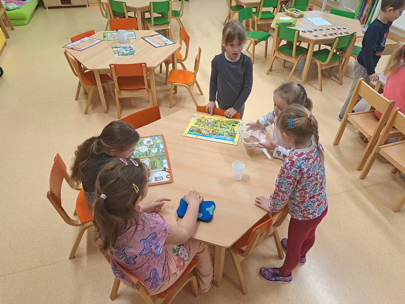 Veverky a pohádka O kohouitkovi a slepičce