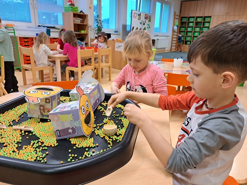 Veverky a pohádka O kohouitkovi a slepičce