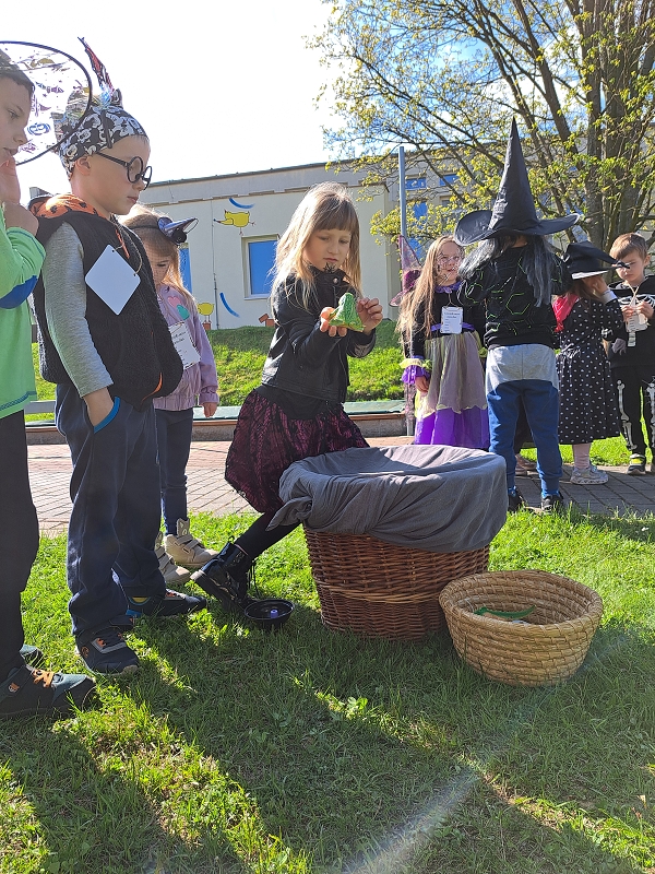 Čarodějný týden ve třídě veverek