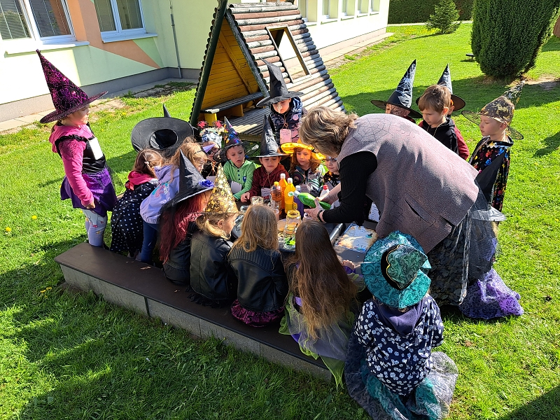 Čarodějný týden ve třídě veverek