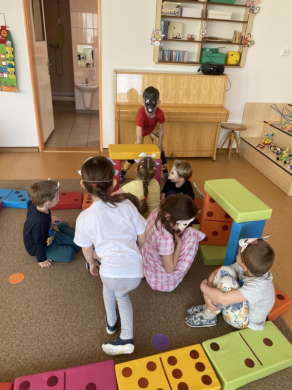 O neposlušných kůzlátkách - Opičky