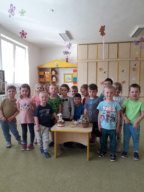 Kočičky slaví narozeniny - květen