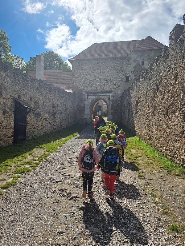 Výlet na Pernštejn - Veverky