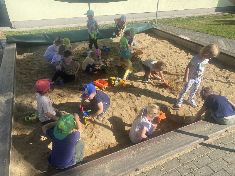 První dny ve školce - Kočičky