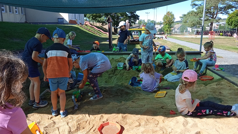 První dny ve školce - Opičky