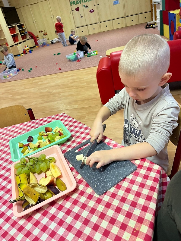 Broučci poznávají ovoce a zeleninu