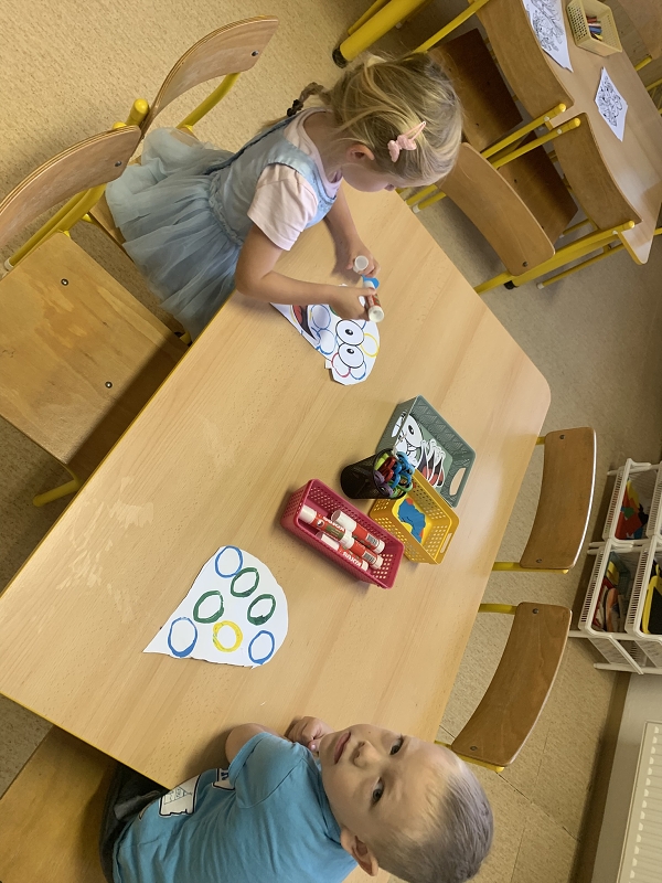 Co viděl dráček na zahrádce - Kočičky