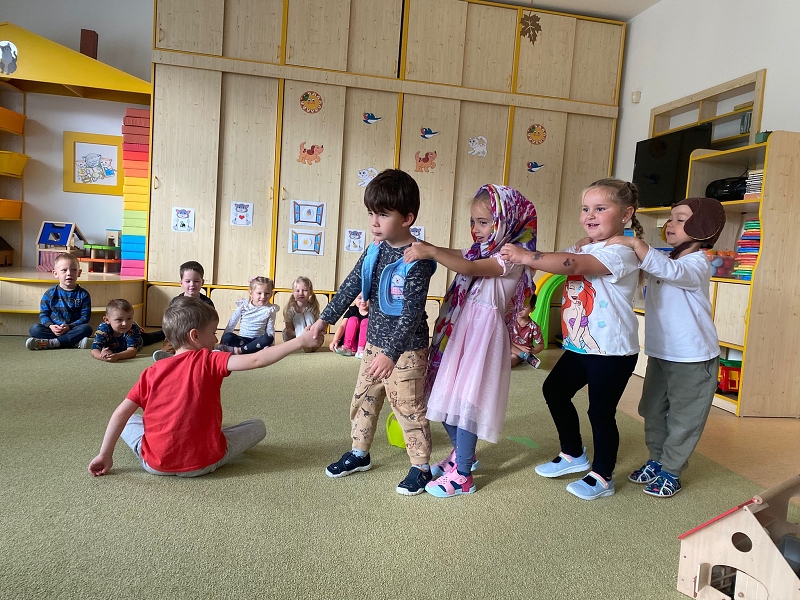 Kočičky tahají řepu