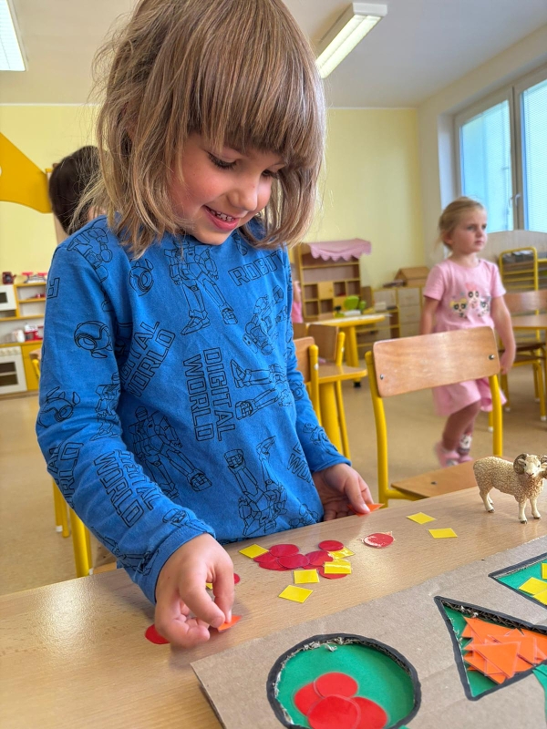 Kočičky tahají řepu