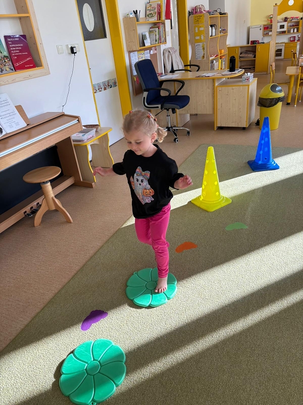 Kočičky tahají řepu