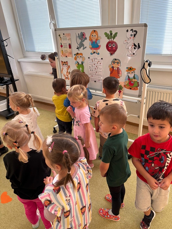 Kočičky tahají řepu