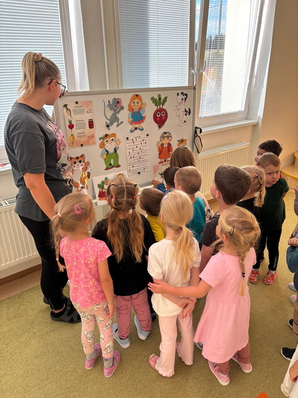 Kočičky tahají řepu