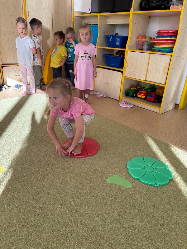 Kočičky tahají řepu