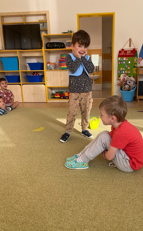 Kočičky tahají řepu