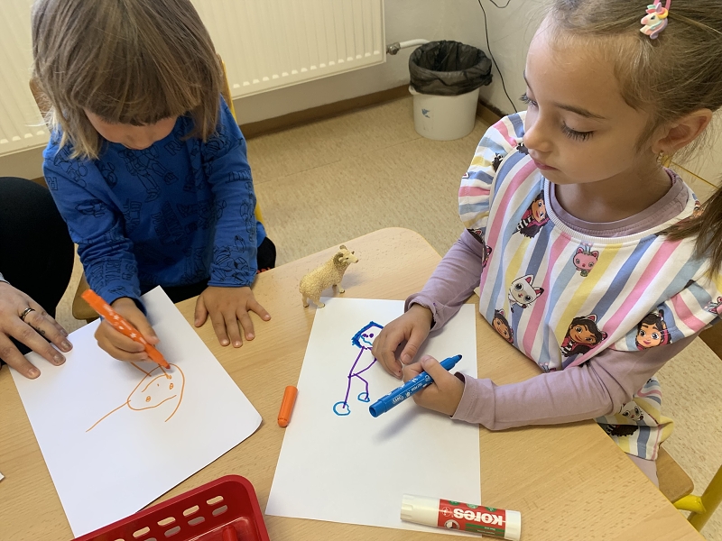 Kočičky tahají řepu