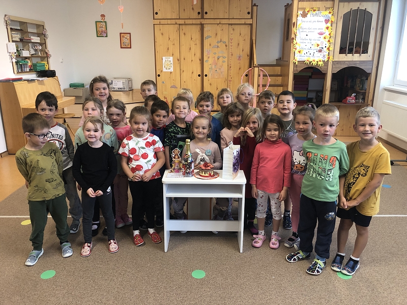 Opičky slaví narozeniny